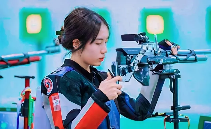 Nữ xạ thủ Việt Nam gây sốt SEA Games 33: Vừa “bắn” HCV, vừa ghi điểm bởi nhan sắc 4 Chiêm ngưỡng nhan sắc Lê Thị Mộng Tuyền